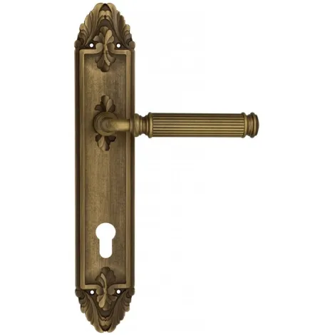 Дверная ручка Venezia \"MOSCA\" CYL на планке PL90 матовая бронза