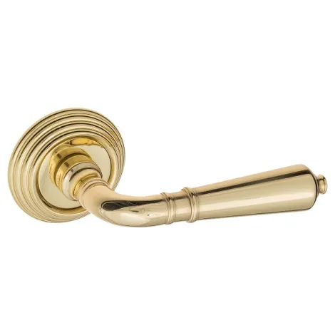 Дверная ручка на круглом основании Venezia \"VIGNOLE\" D8 полированная латунь