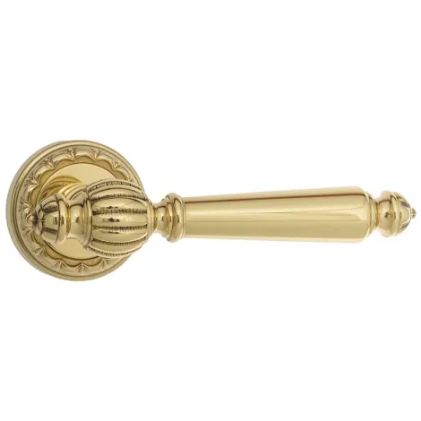 Дверная ручка на круглом основании Venezia \"PELLESTRINA\" D2 полированная латунь