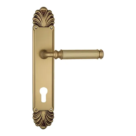 Дверная ручка Venezia \"MOSCA\" CYL на планке PL87 французское золото