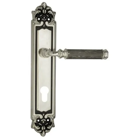 Дверная ручка Venezia \"MOSCA\" CYL на планке PL96 натуральное серебро + черный