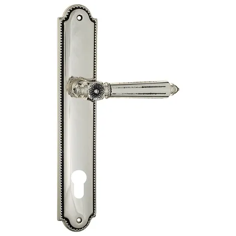 Дверная ручка Venezia \"CASTELLO\" CYL на планке PL98 натуральное серебро + черный